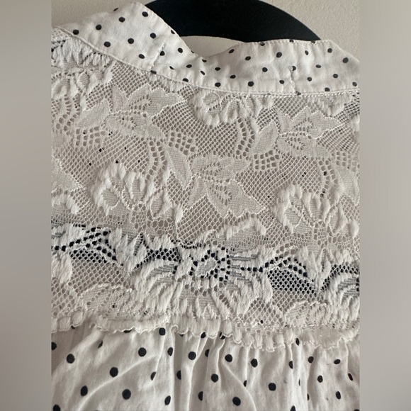 Perry Ellis Women’s Polka Dot w/ Lace Tank Blouse - Picture 4 of 5